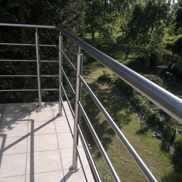 Balustrada balkonowa prosta nierdzewna 1 600x600